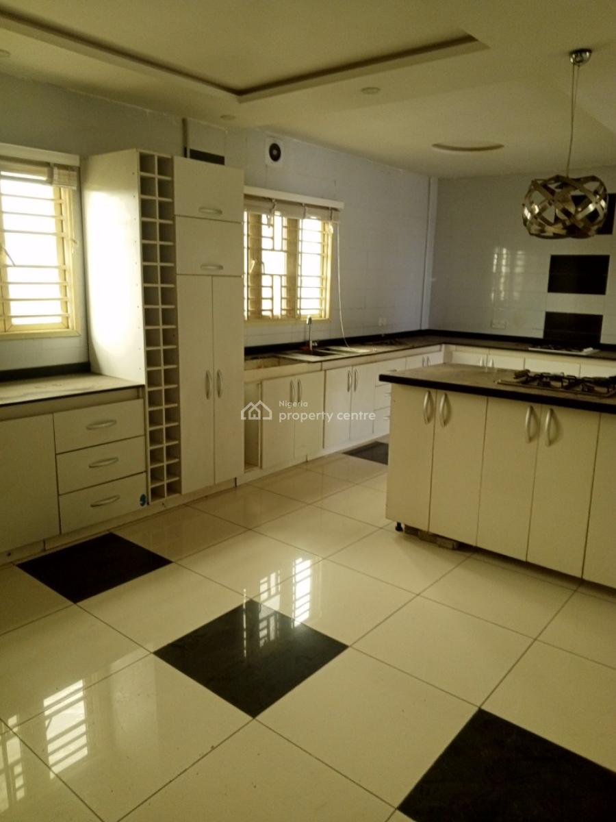 Luxury 2 Bedroom Penthouse Apartment in Service Estate, Lekki Phase 1, Lekki, Lagos, Flat / Apartment for Rent
