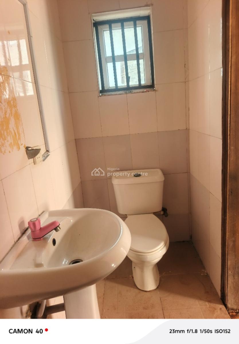 Luxury 2 Bedroom Flat Upstairs, Badore, Ajah, Lagos, Flat / Apartment for Rent