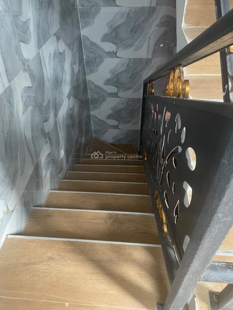 2 Bedroom Flat, Iwaya, Yaba, Lagos, Flat / Apartment for Rent