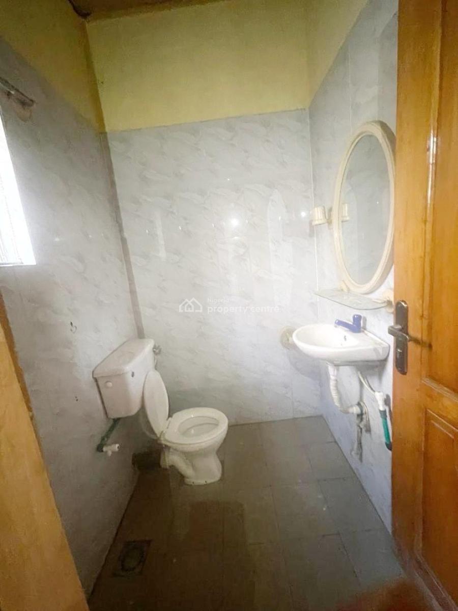 a 3 Bedrooms Flat Bungalow, Olowora, Magodo, Lagos, Flat / Apartment for Rent