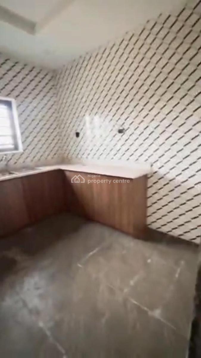 Lovely 2 Bedroom Flat, Yaba, Lagos, Flat / Apartment for Rent
