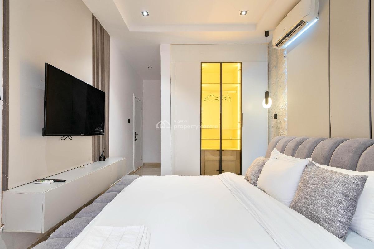 Beautiful Luxury 3bedroom Apartment with Ps5, Snooker ,24/7 Light, Lekki Phase 1, Lekki, Lagos, Flat / Apartment Short Let