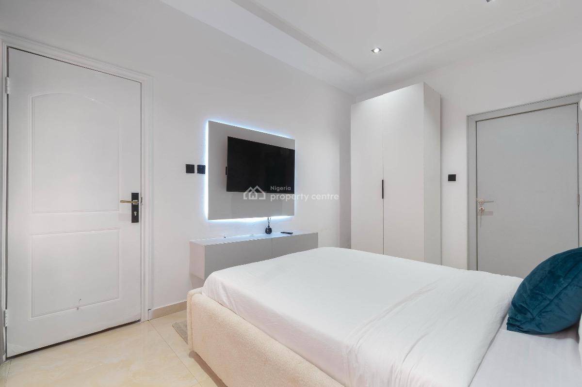 Beautiful Luxury 3bedroom Apartment with Ps5, Snooker ,24/7 Light, Lekki Phase 1, Lekki, Lagos, Flat / Apartment Short Let