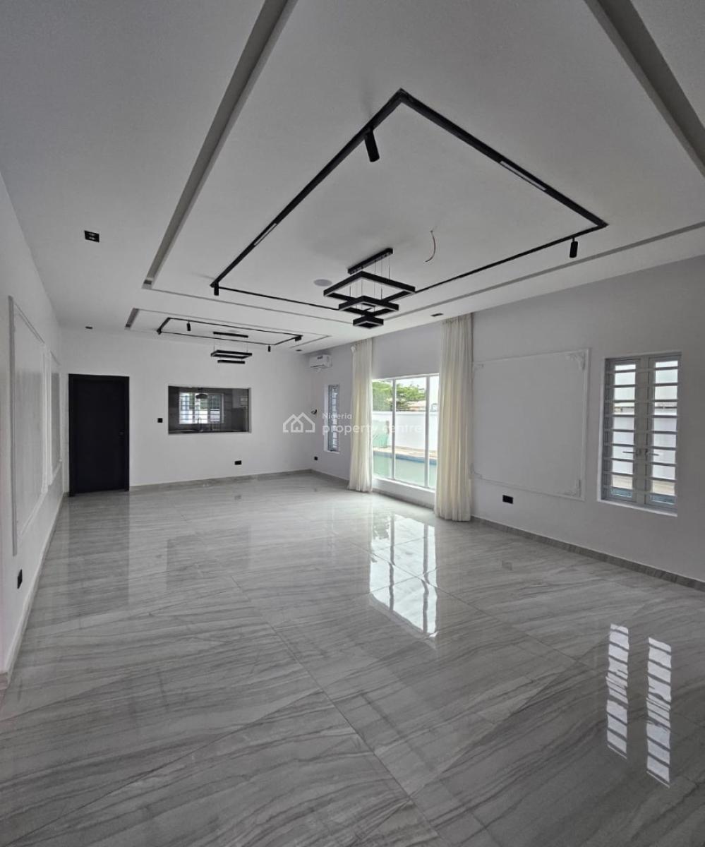Distress / Discounted Spacious 5 Bedroom Duplex with Swimming Pool, Pinnock Beach Estate, Lekki, Lagos, Detached Duplex for Sale