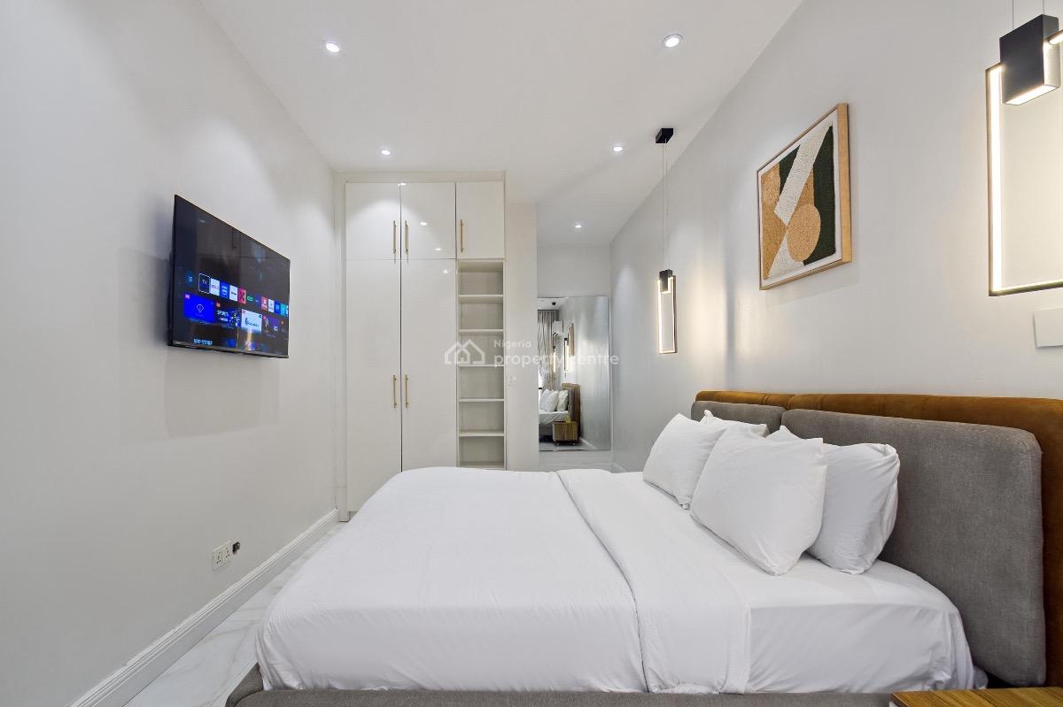 New Listing -  Cozy and Beautifully Furnished 3-bedroom Apartment, Banana Island Road, Banana Island, Ikoyi, Lagos, Flat / Apartment Short Let