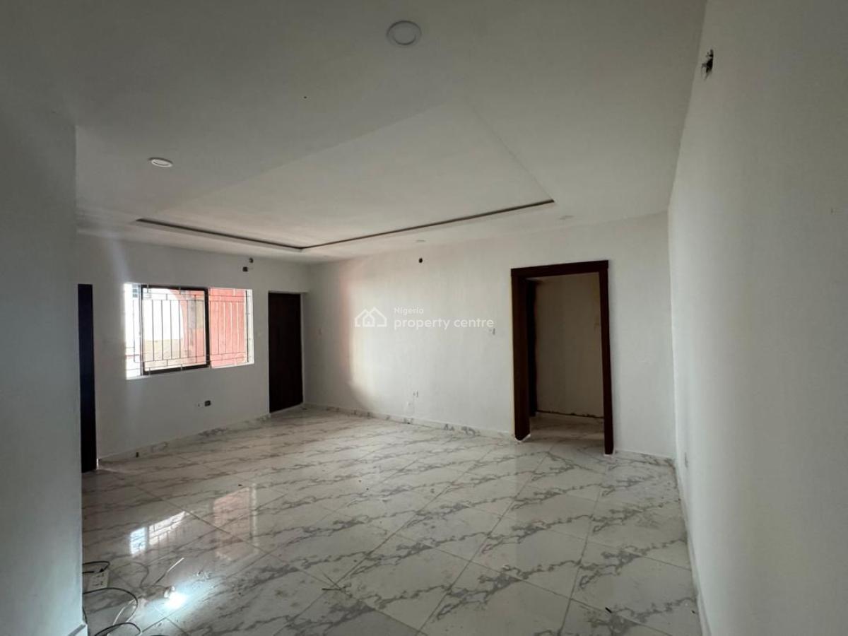 Spacious Room in a Share 3bedroom Apartment, Bakare Estate, Agungi, Lekki, Lagos, Self Contain (single Rooms) for Rent