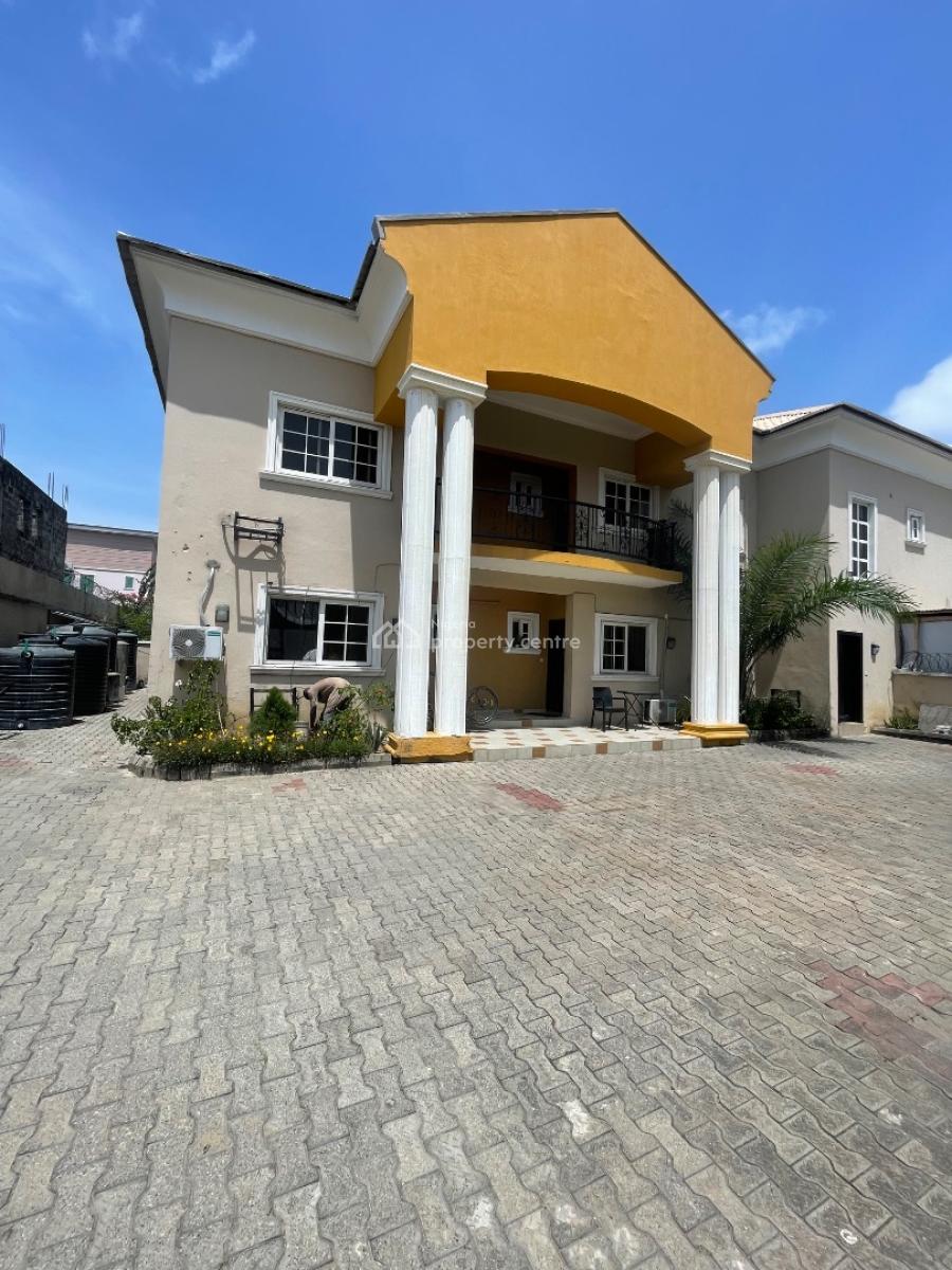 3bedrooms Flat Upstairs All Rooms En-suite, Lekki Right By Pinnacle, Lekki Phase 1, Lekki, Lagos, Flat / Apartment for Rent