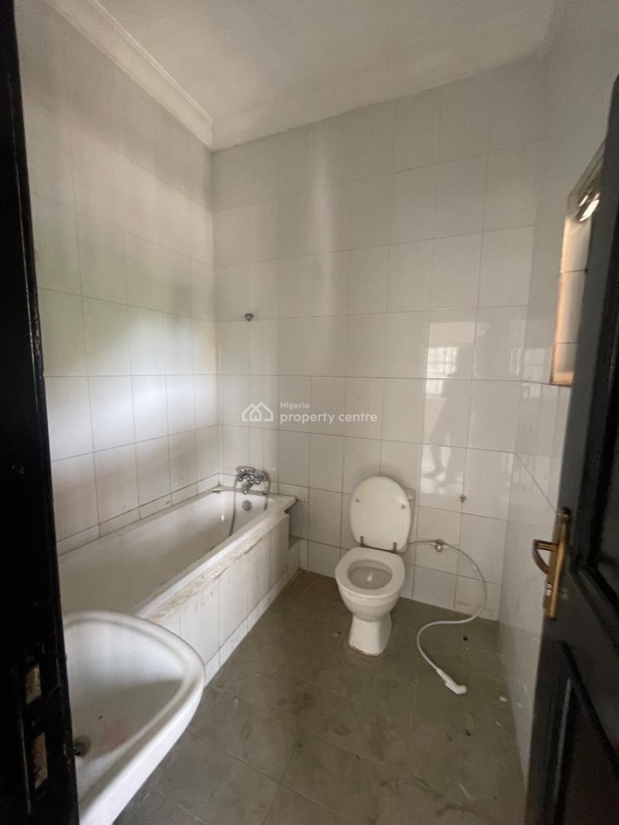 3bedrooms Flat Upstairs All Rooms En-suite, Lekki Right By Pinnacle, Lekki Phase 1, Lekki, Lagos, Flat / Apartment for Rent