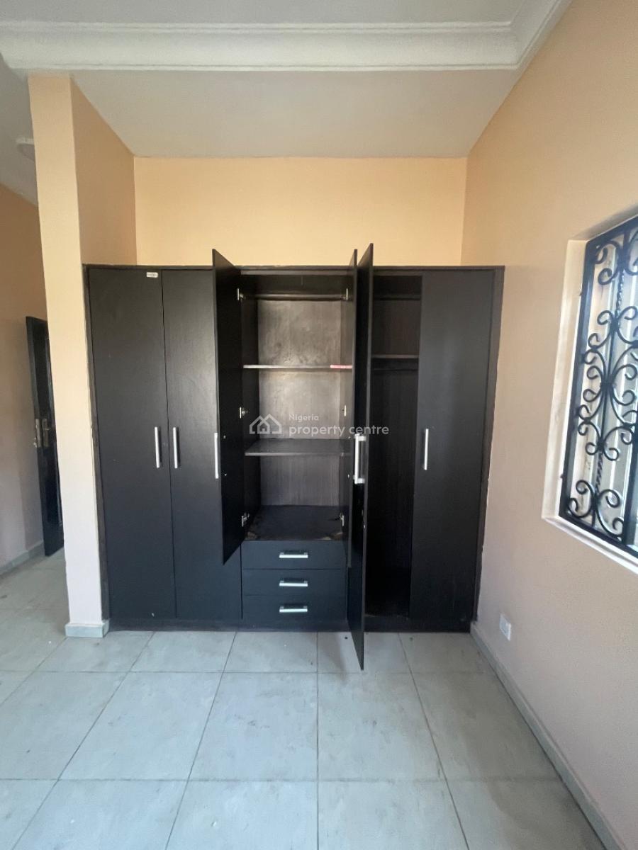 3bedrooms Flat Upstairs All Rooms En-suite, Lekki Right By Pinnacle, Lekki Phase 1, Lekki, Lagos, Flat / Apartment for Rent