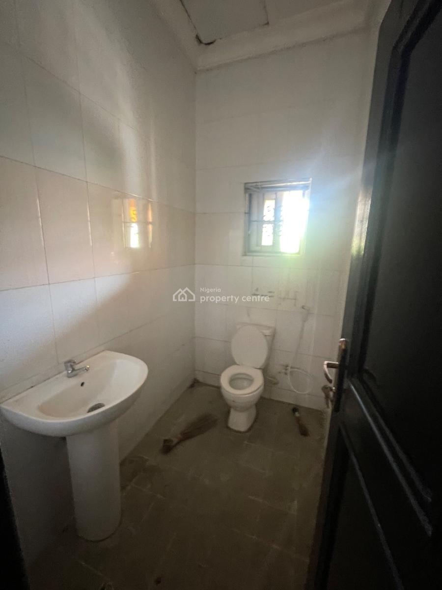 3bedrooms Flat Upstairs All Rooms En-suite, Lekki Right By Pinnacle, Lekki Phase 1, Lekki, Lagos, Flat / Apartment for Rent