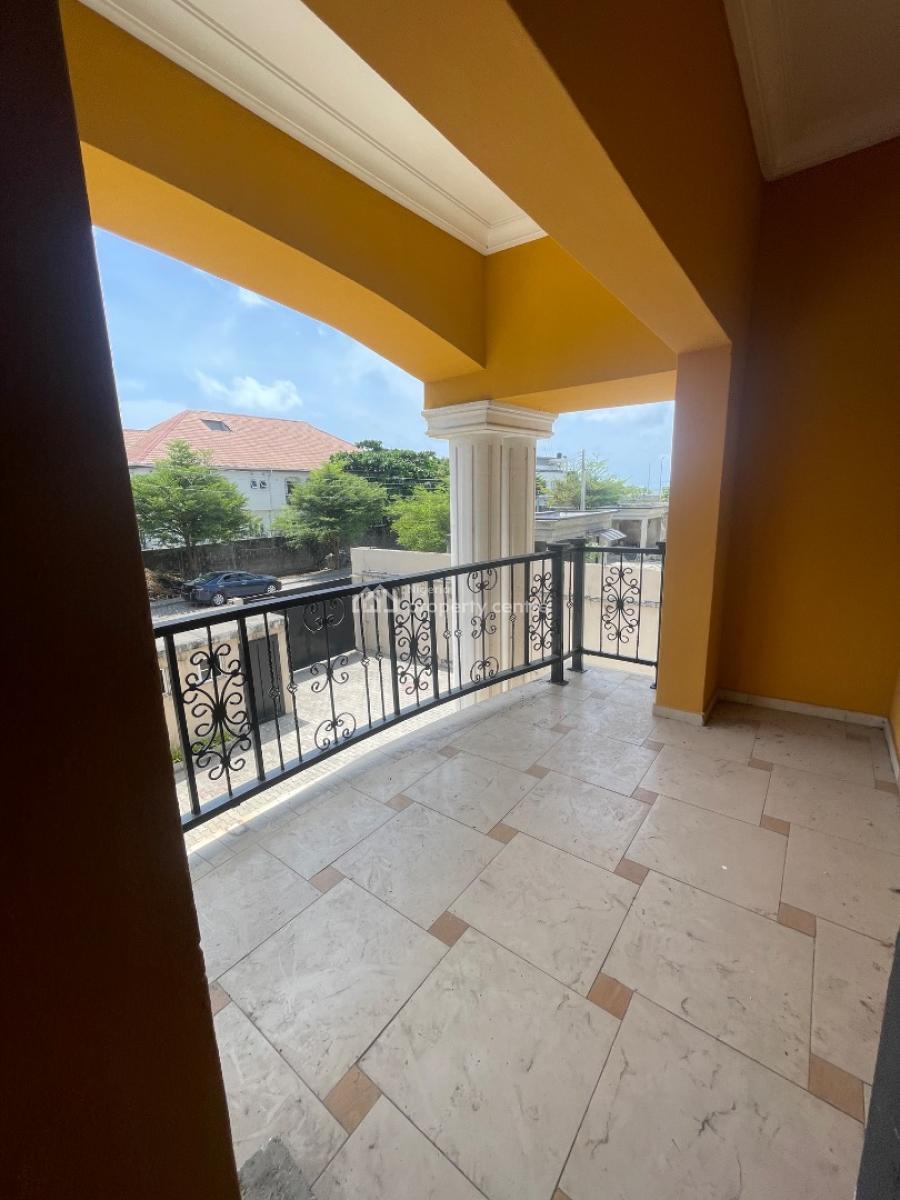 3bedrooms Flat Upstairs All Rooms En-suite, Lekki Right By Pinnacle, Lekki Phase 1, Lekki, Lagos, Flat / Apartment for Rent