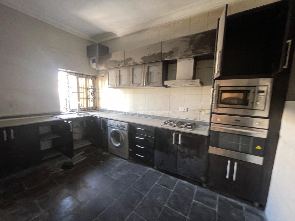 3bedrooms Flat Upstairs All Rooms En-suite, Lekki Right By Pinnacle, Lekki Phase 1, Lekki, Lagos, Flat / Apartment for Rent