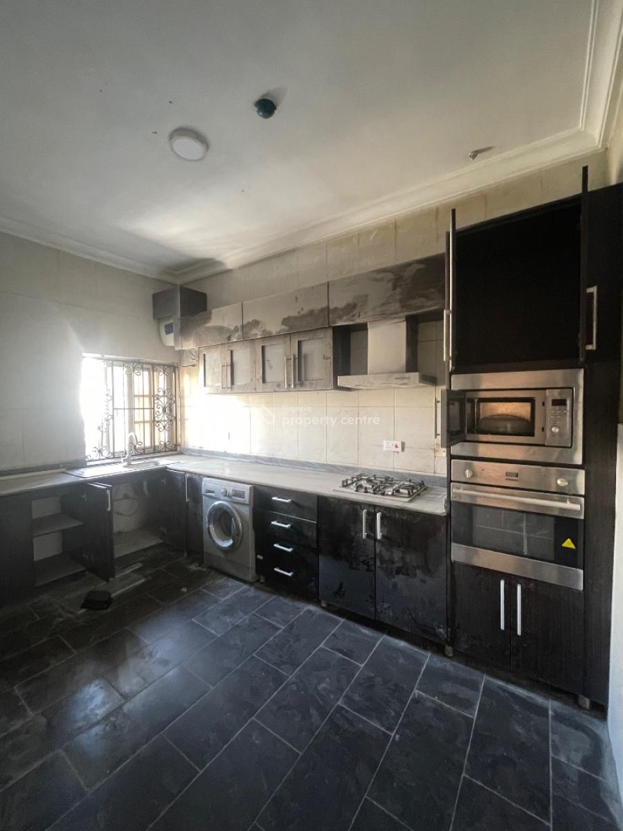 3bedrooms Flat Upstairs All Rooms En-suite, Lekki Right By Pinnacle, Lekki Phase 1, Lekki, Lagos, Flat / Apartment for Rent