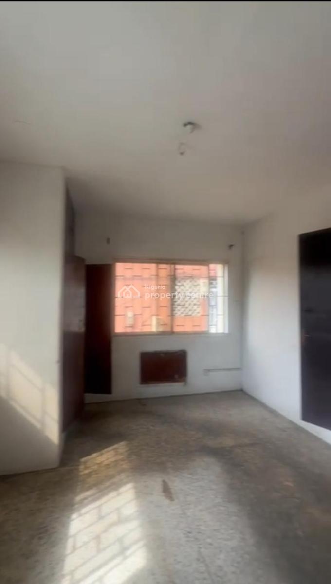 Lovely 2 Bedroom Flat, Wolemadariola Off Enitan, Aguda, Surulere, Lagos, Flat / Apartment for Rent