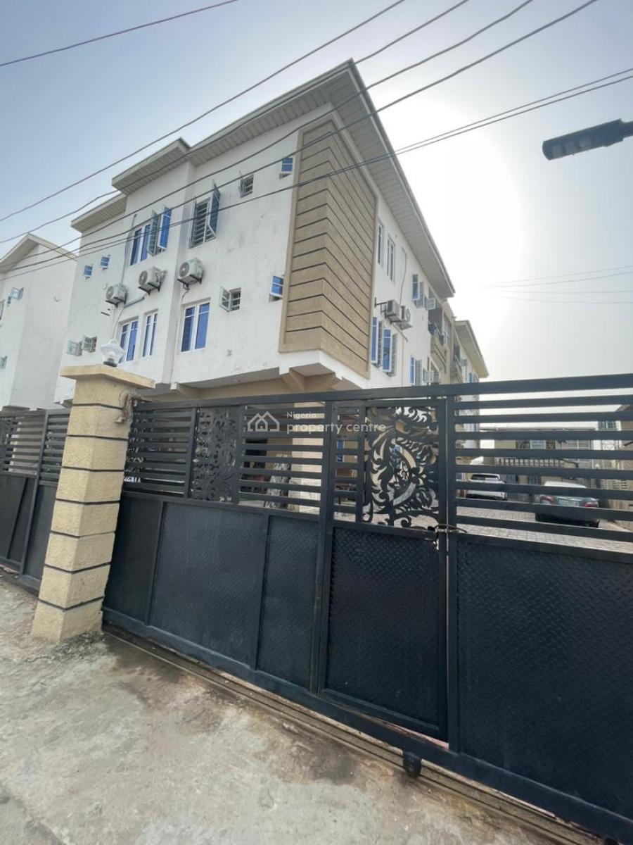 Spacious 3 Bedroom Apartment in Serviced Estate, New Road Lekki Lagos, Lekki, Lagos, Flat / Apartment for Rent