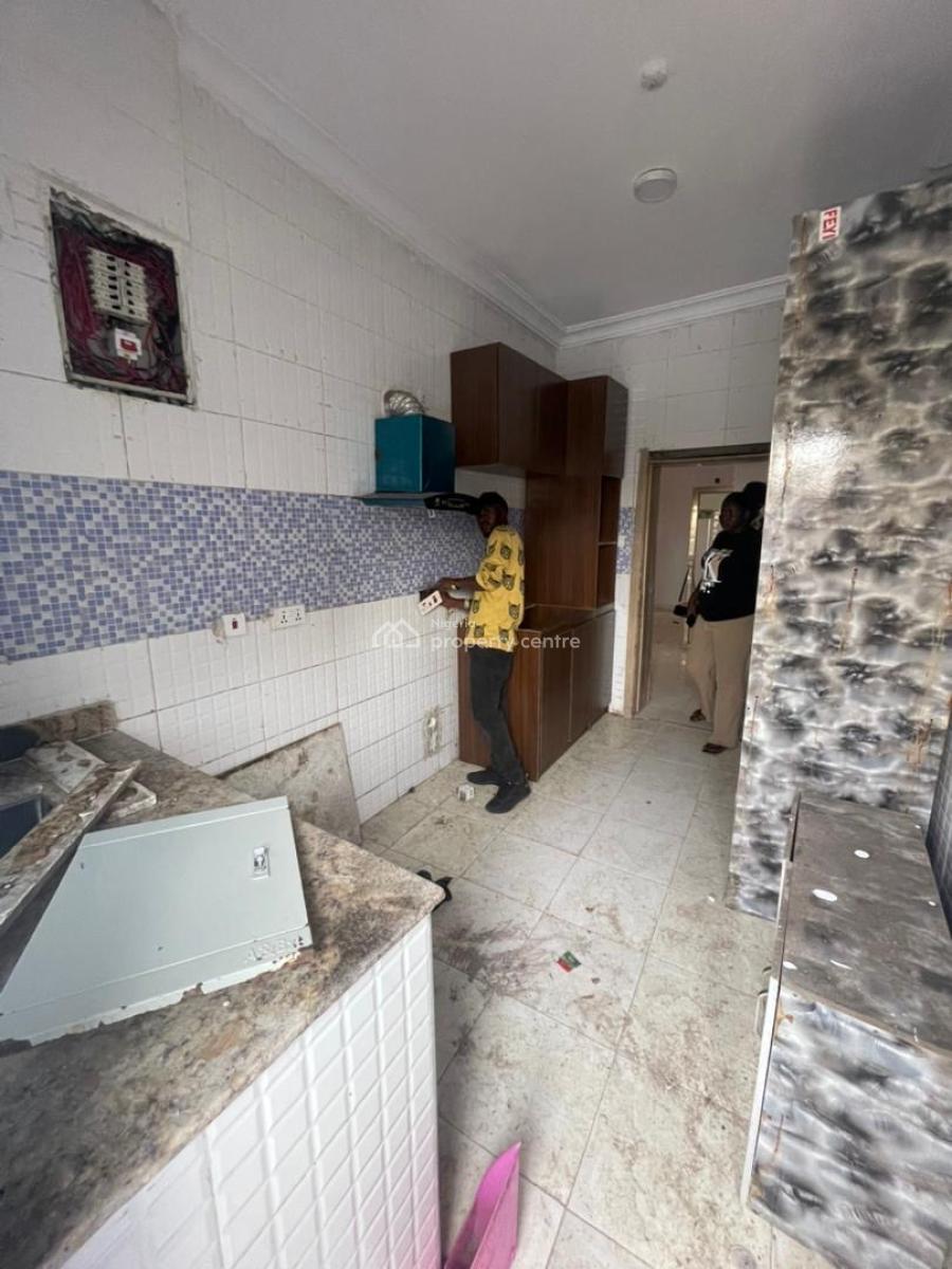 Spacious 3 Bedroom Apartment in Serviced Estate, New Road Lekki Lagos, Lekki, Lagos, Flat / Apartment for Rent