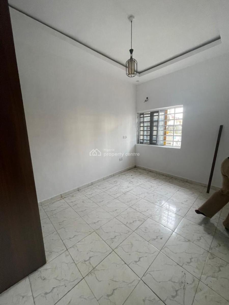 Spacious 3 Bedroom Apartment in Serviced Estate, New Road Lekki Lagos, Lekki, Lagos, Flat / Apartment for Rent