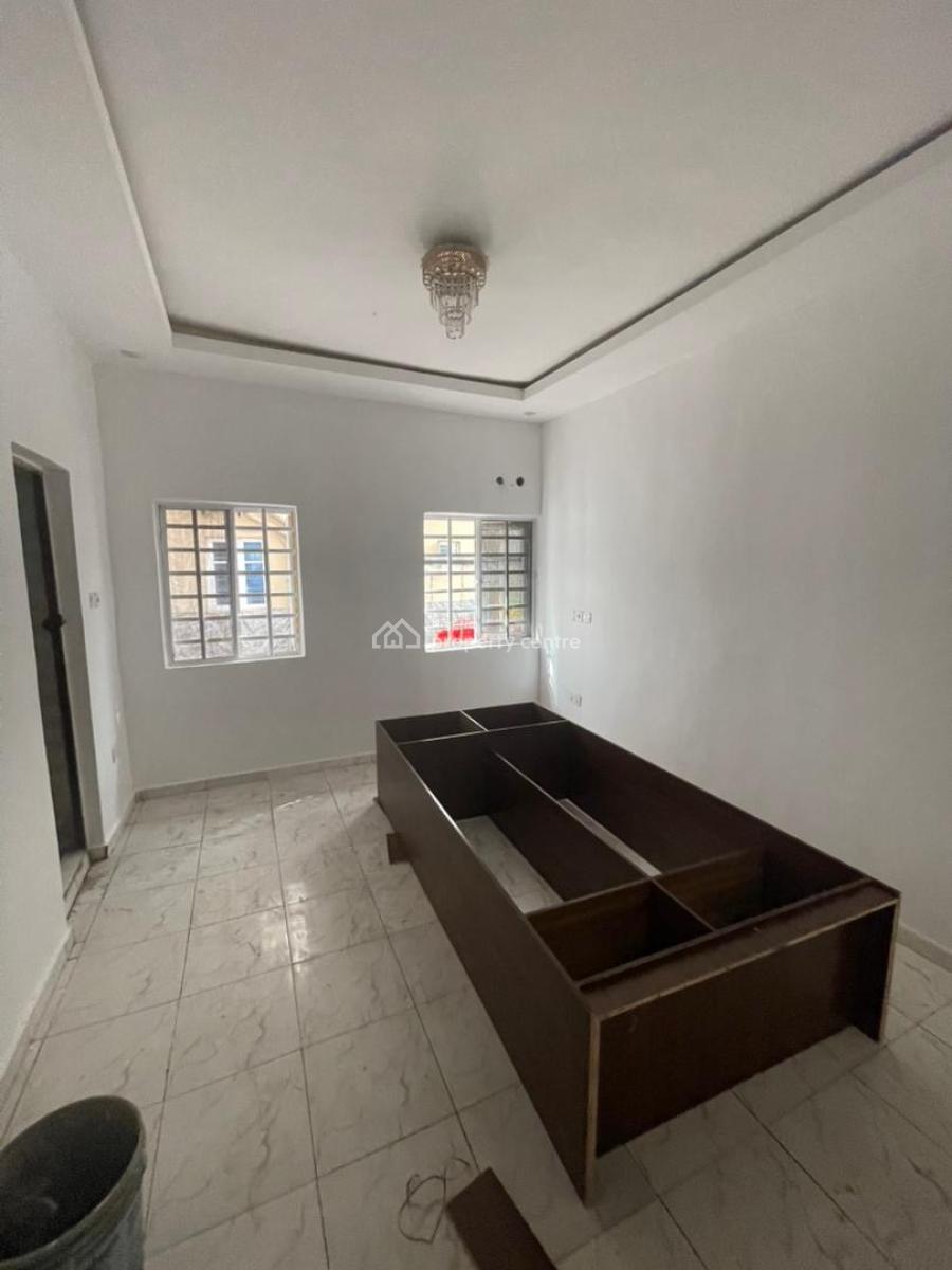 Spacious 3 Bedroom Apartment in Serviced Estate, New Road Lekki Lagos, Lekki, Lagos, Flat / Apartment for Rent
