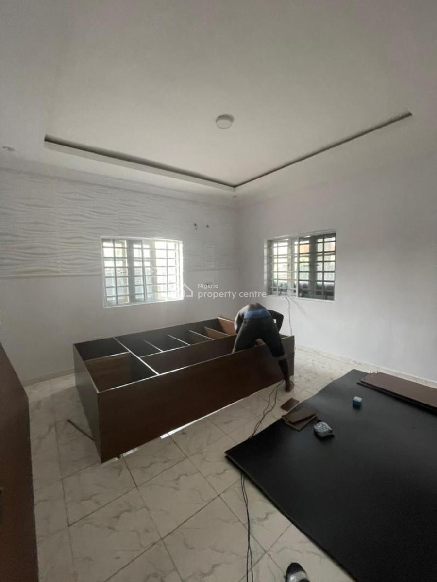 Spacious 3 Bedroom Apartment in Serviced Estate, New Road Lekki Lagos, Lekki, Lagos, Flat / Apartment for Rent