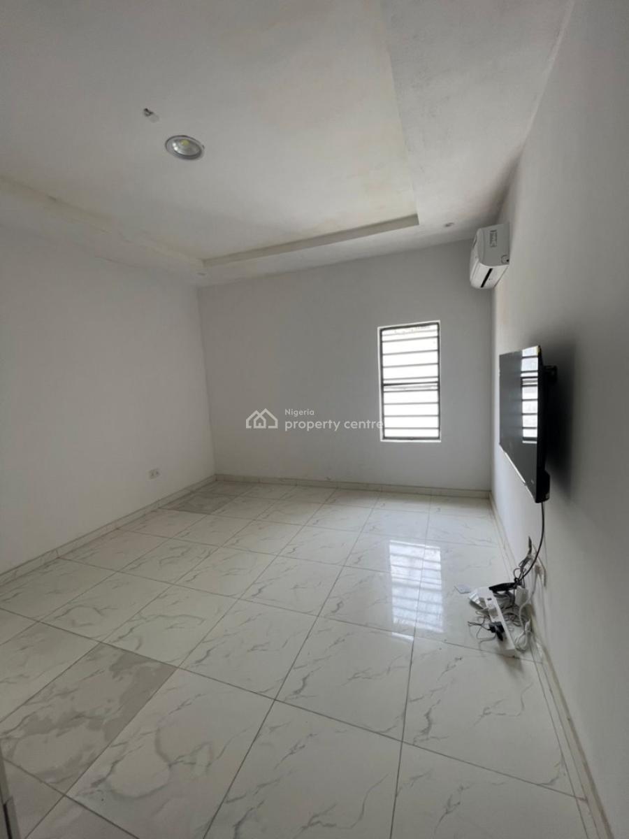 Spacious 3 Bedroom Apartment in Serviced Estate, New Road Lekki Lagos, Lekki, Lagos, Flat / Apartment for Rent