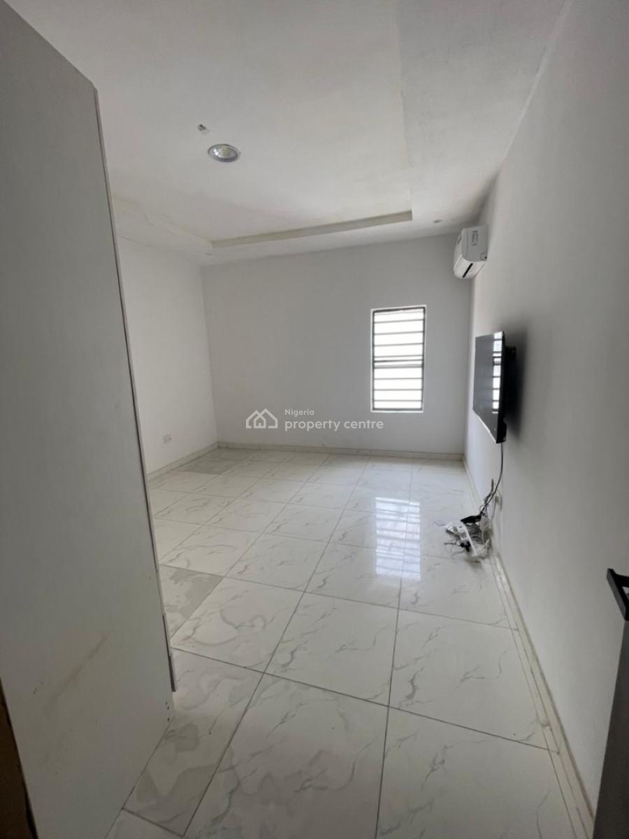 Spacious 3 Bedroom Apartment in Serviced Estate, New Road Lekki Lagos, Lekki, Lagos, Flat / Apartment for Rent