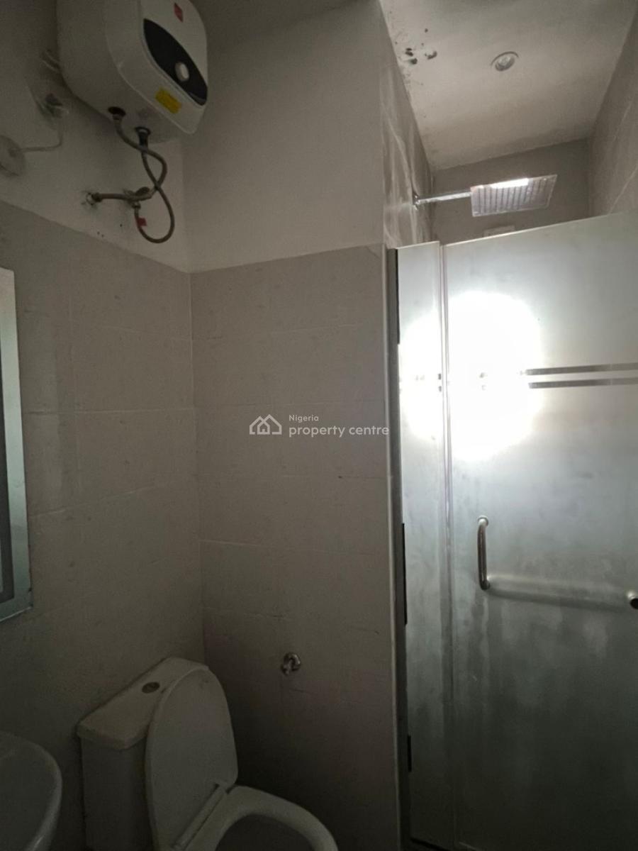 Spacious 3 Bedroom Apartment in Serviced Estate, New Road Lekki Lagos, Lekki, Lagos, Flat / Apartment for Rent