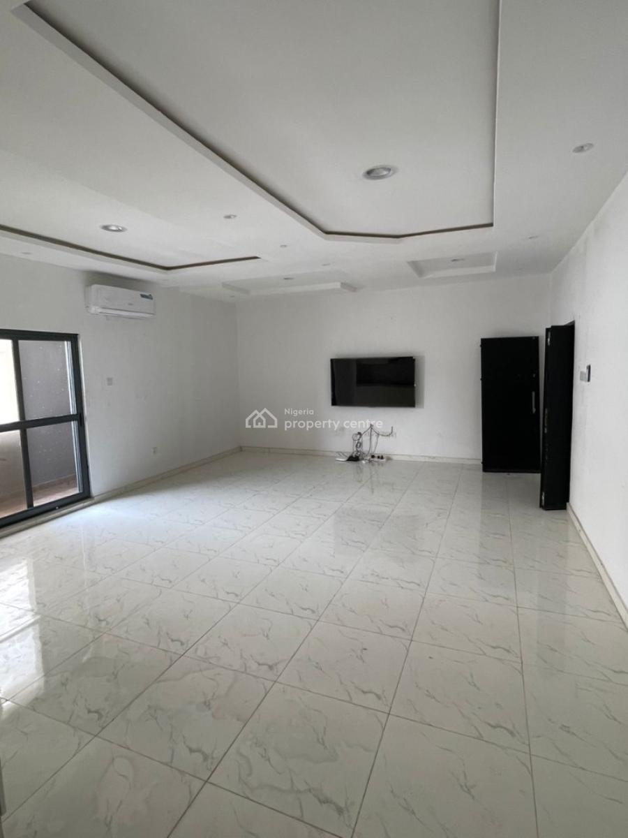 Spacious 3 Bedroom Apartment in Serviced Estate, New Road Lekki Lagos, Lekki, Lagos, Flat / Apartment for Rent