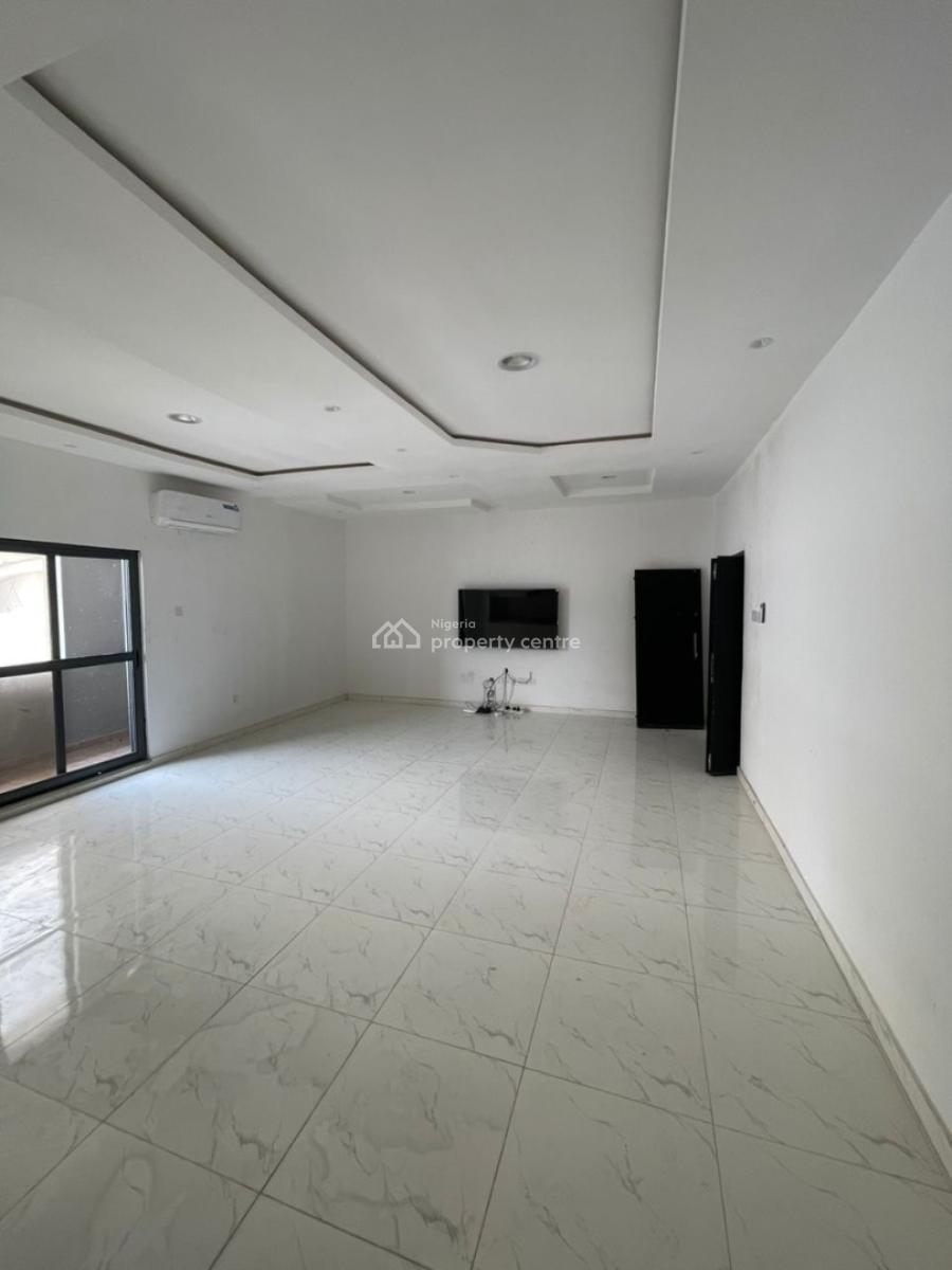 Spacious 3 Bedroom Apartment in Serviced Estate, New Road Lekki Lagos, Lekki, Lagos, Flat / Apartment for Rent