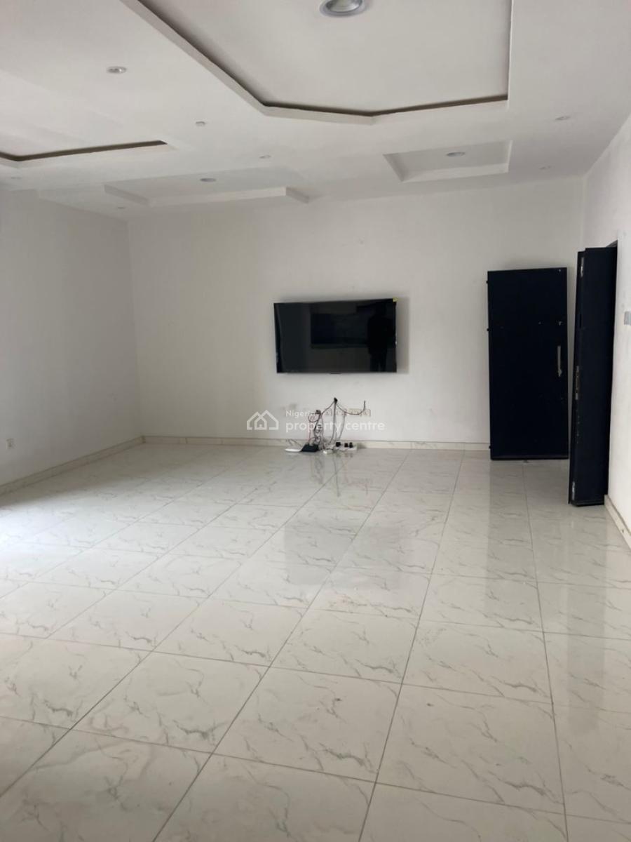 Spacious 3 Bedroom Apartment in Serviced Estate, New Road Lekki Lagos, Lekki, Lagos, Flat / Apartment for Rent