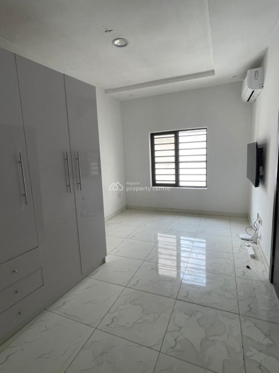 Spacious 3 Bedroom Apartment in Serviced Estate, New Road Lekki Lagos, Lekki, Lagos, Flat / Apartment for Rent