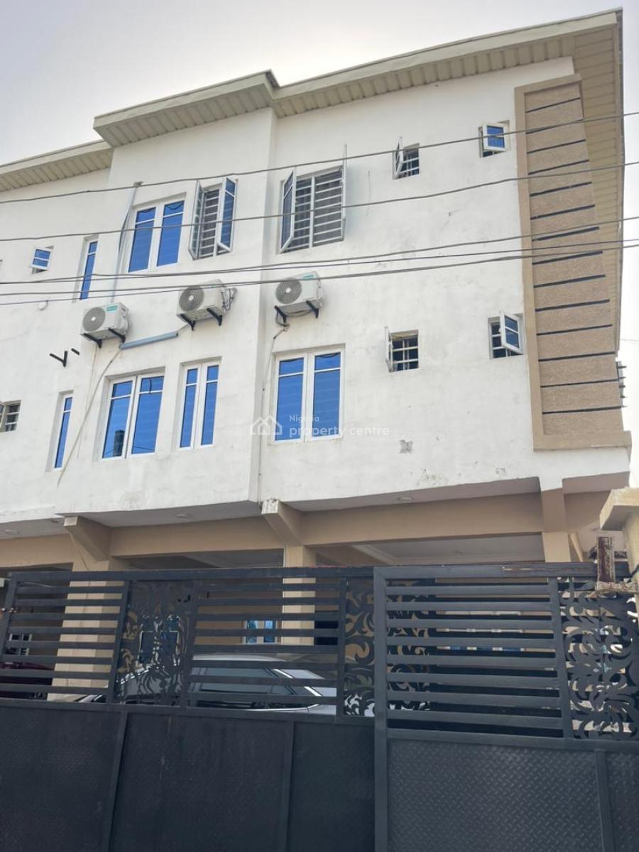 Spacious 3 Bedroom Apartment in Serviced Estate, New Road Lekki Lagos, Lekki, Lagos, Flat / Apartment for Rent