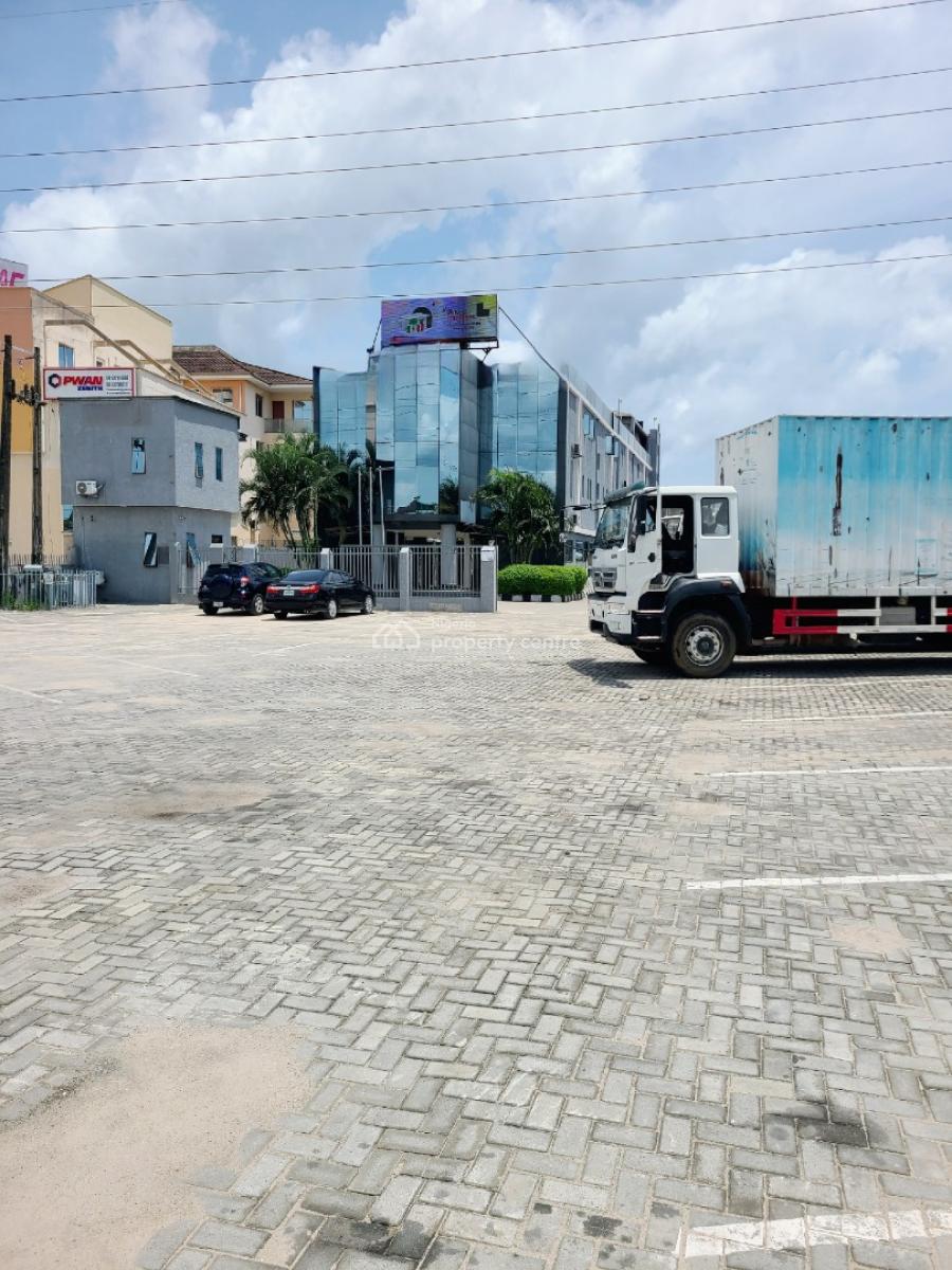 612sqm Commercial Open Space Ground Floor, Chevron Drive, Lekki Epe Expressway, Lekki, Lagos, Plaza / Complex / Mall for Rent