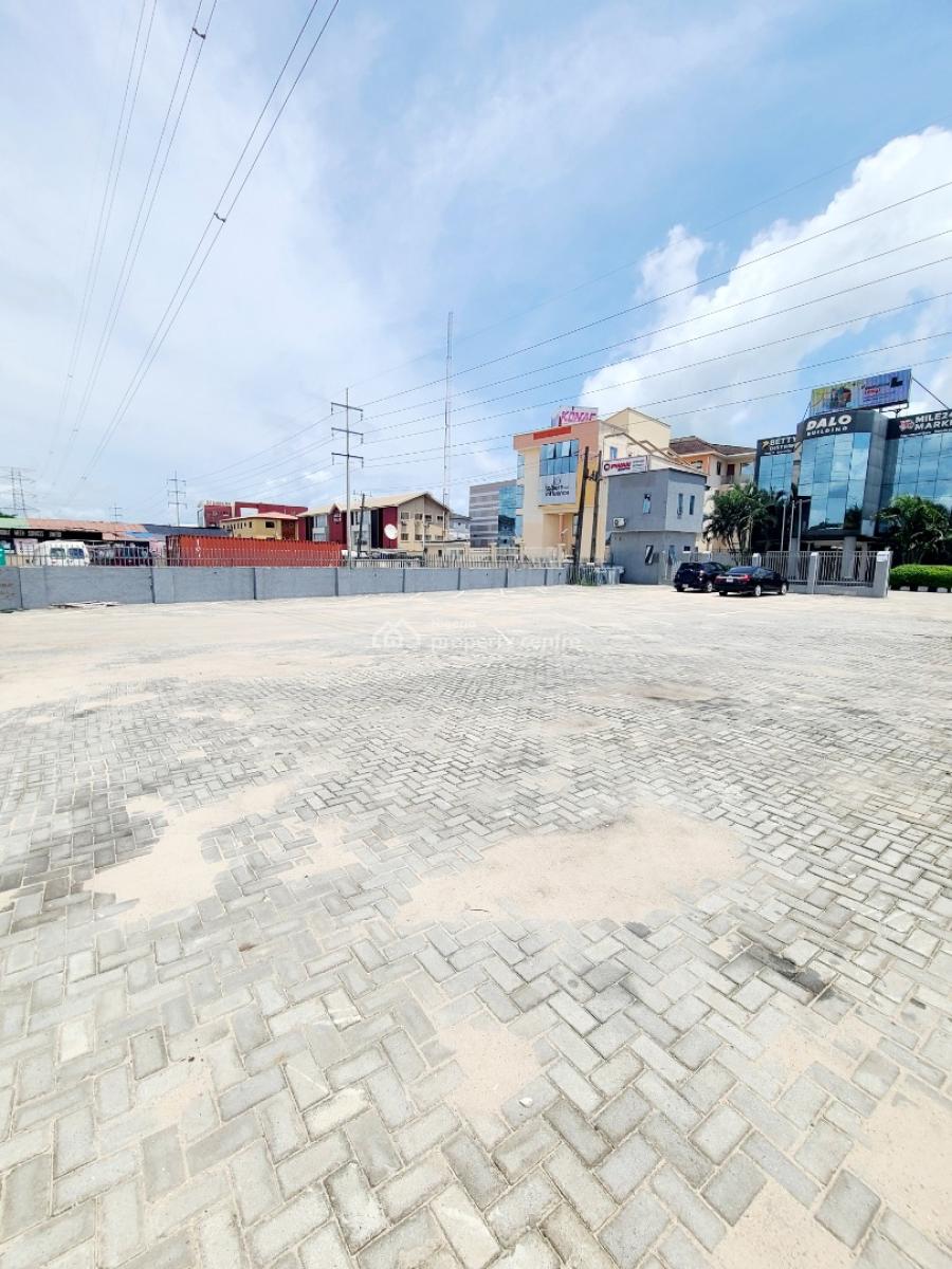 612sqm Commercial Open Space Ground Floor, Chevron Drive, Lekki Epe Expressway, Lekki, Lagos, Plaza / Complex / Mall for Rent