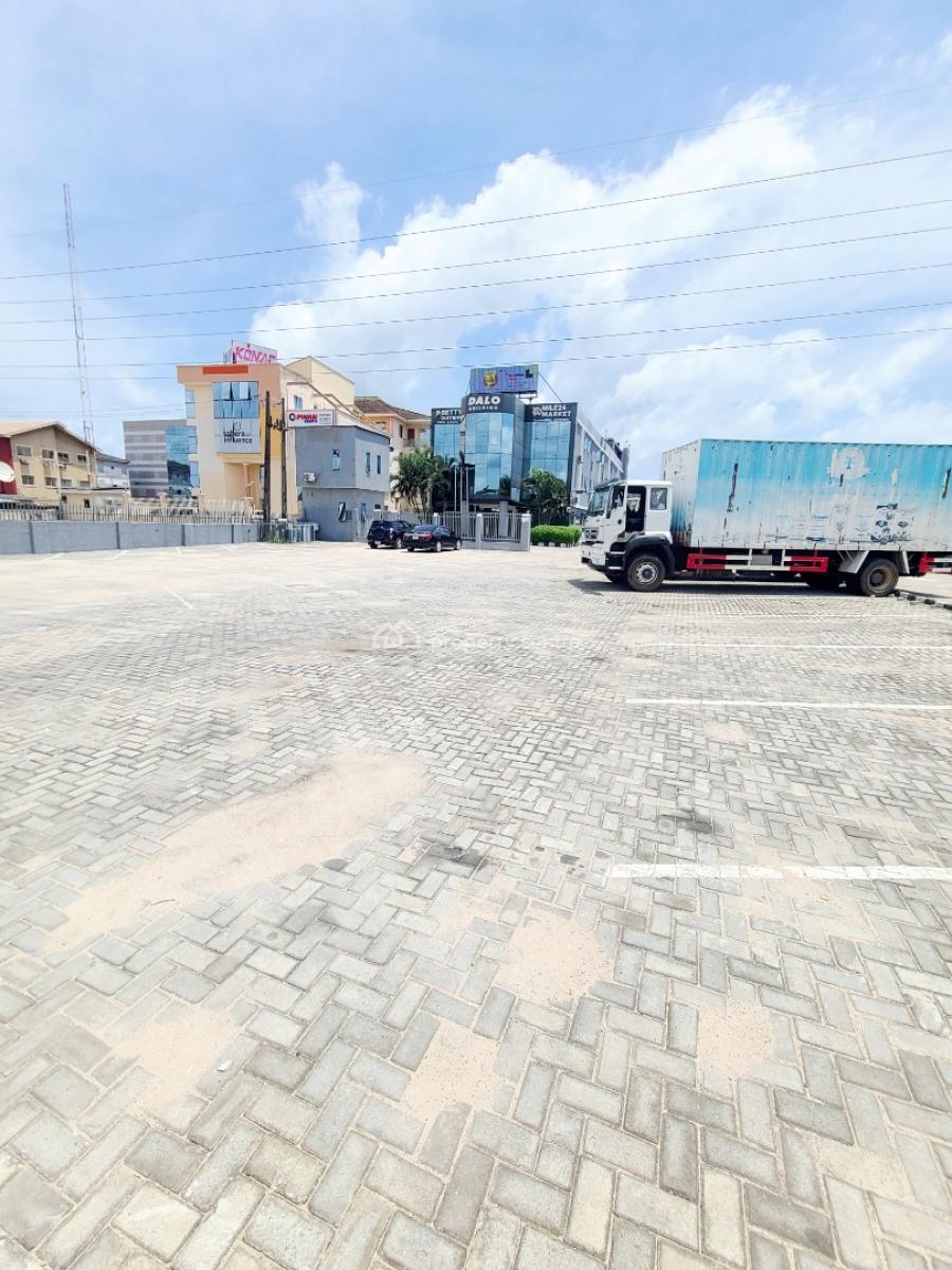 612sqm Commercial Open Space Ground Floor, Chevron Drive, Lekki Epe Expressway, Lekki, Lagos, Plaza / Complex / Mall for Rent