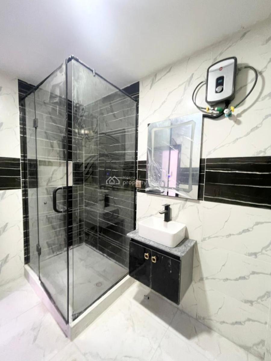 Executive 2 Bedroom Flat with Elevator and Pool, Lekki Phase 1, Lekki Lagos., Lekki, Lagos, Flat / Apartment for Rent