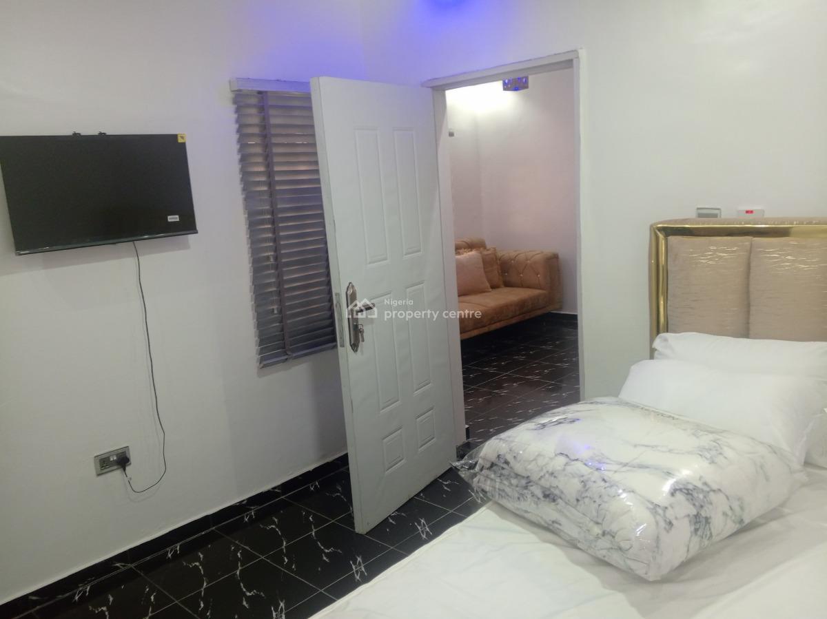 Nice Miniflat, Off Adelabu Street, Surulere, Lagos, Mini Flat (room and Parlour) Short Let
