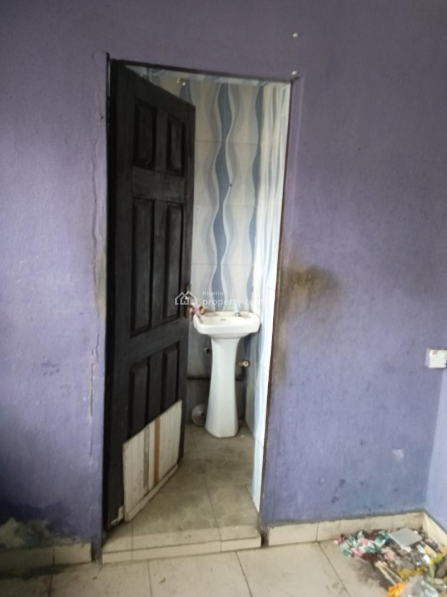 Standard 2 Bedroom with 2 Toilets on Ojuelegba Road, Ojuelegba Road, Surulere, Lagos, Flat / Apartment for Rent