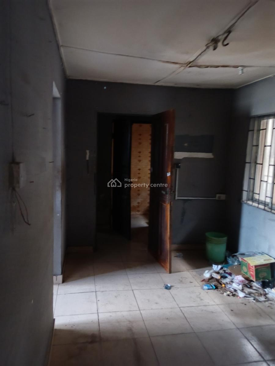 Standard 2 Bedroom with 2 Toilets on Ojuelegba Road, Ojuelegba Road, Surulere, Lagos, Flat / Apartment for Rent