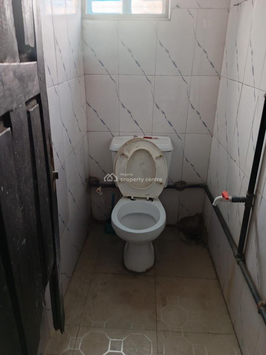 Standard 2 Bedroom with 2 Toilets on Ojuelegba Road, Ojuelegba Road, Surulere, Lagos, Flat / Apartment for Rent