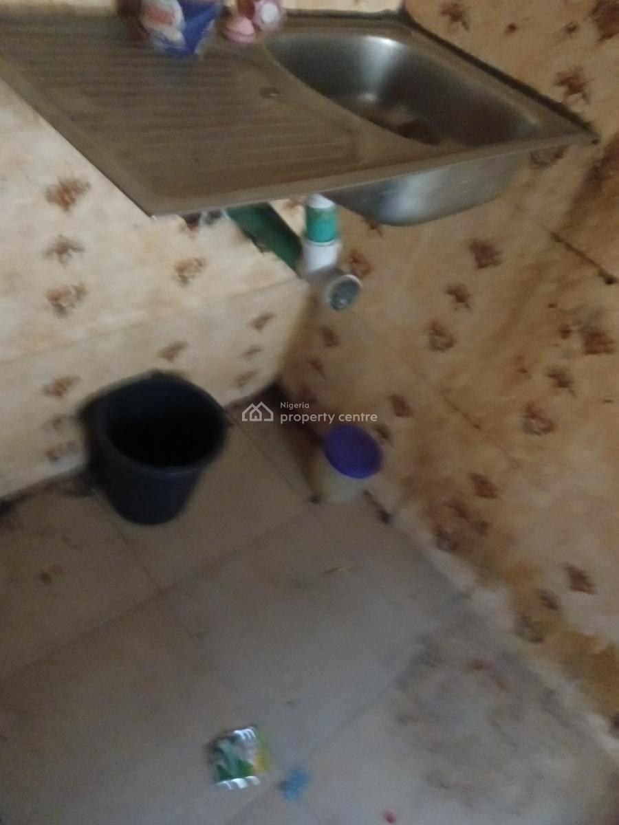 Standard 2 Bedroom with 2 Toilets on Ojuelegba Road, Ojuelegba Road, Surulere, Lagos, Flat / Apartment for Rent