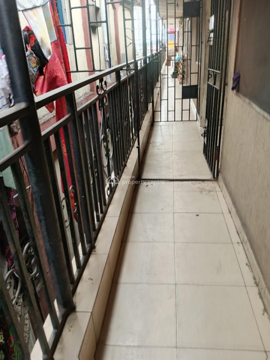 Standard 2 Bedroom with 2 Toilets on Ojuelegba Road, Ojuelegba Road, Surulere, Lagos, Flat / Apartment for Rent