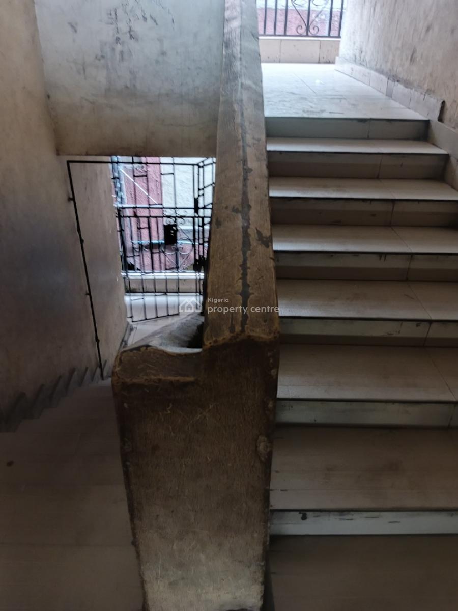 Standard 2 Bedroom with 2 Toilets on Ojuelegba Road, Ojuelegba Road, Surulere, Lagos, Flat / Apartment for Rent