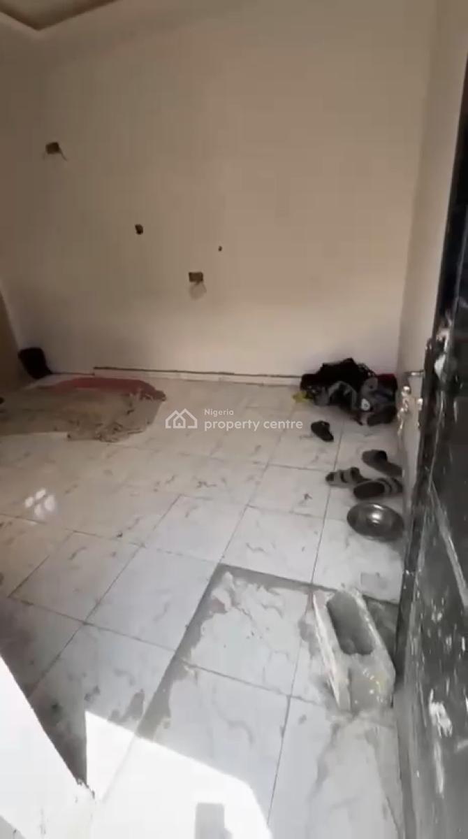 Well Maintained Self Contained, Off Pedro Road, Shomolu, Lagos, Self Contain (single Rooms) for Rent