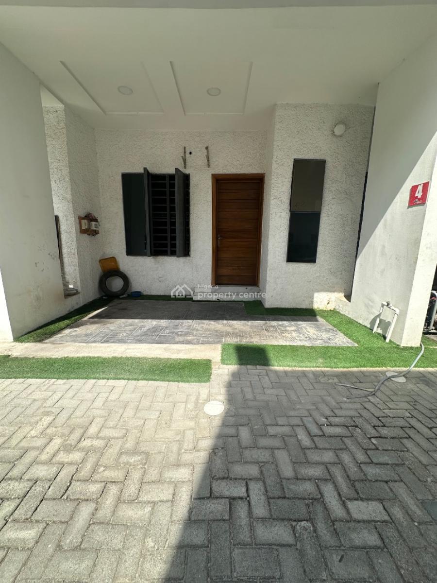 3 Bedrooms, Ikota, Lekki, Lagos, Terraced Duplex for Sale