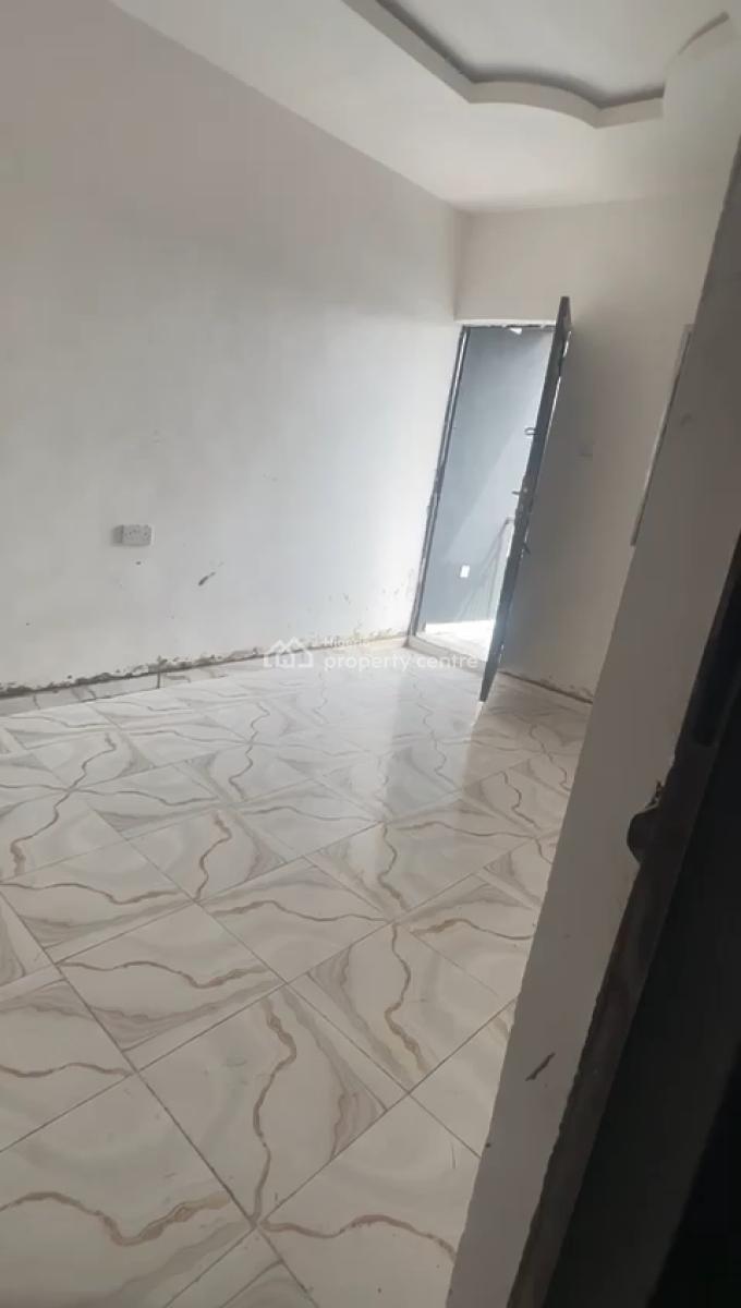 Executive Mini Flat Upstairs, Off Morocco Road, Shomolu, Lagos, Mini Flat (room and Parlour) for Rent