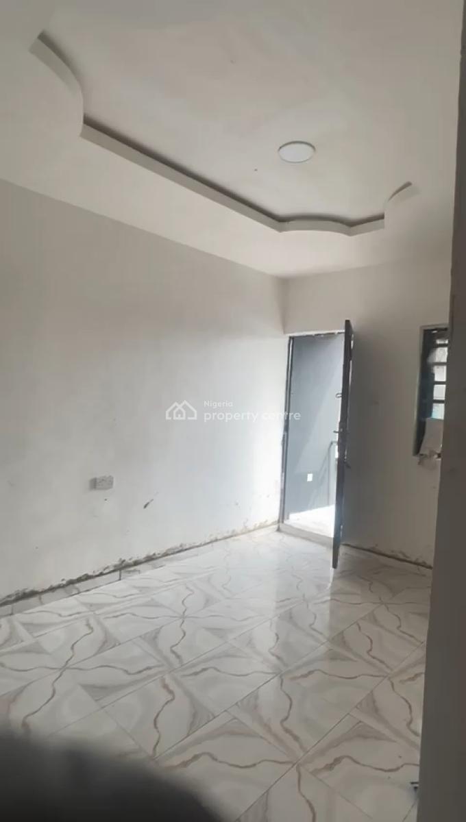 Executive Mini Flat Upstairs, Off Morocco Road, Shomolu, Lagos, Mini Flat (room and Parlour) for Rent