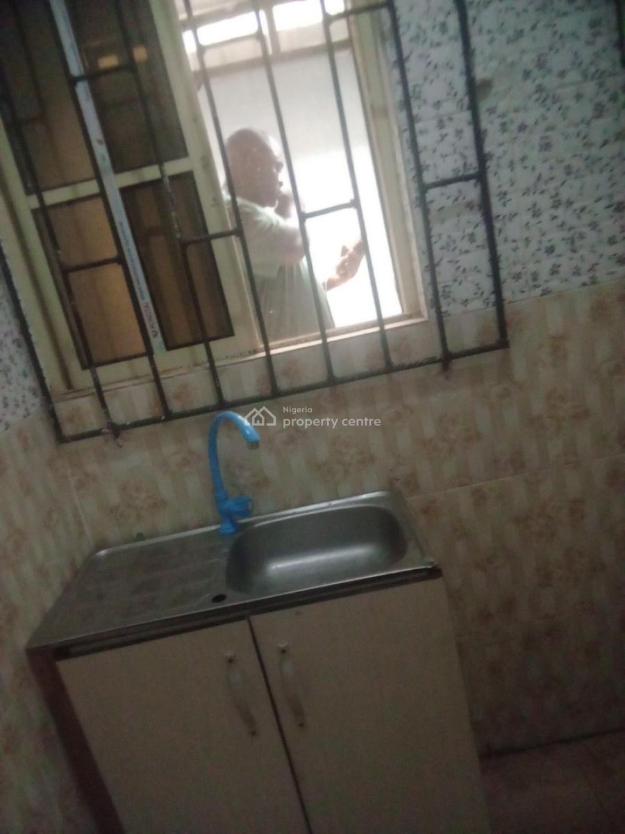 Room and Parlor, 43 Okabere Road Off Sapele Benin Edo State, Oredo, Edo, Flat / Apartment for Rent