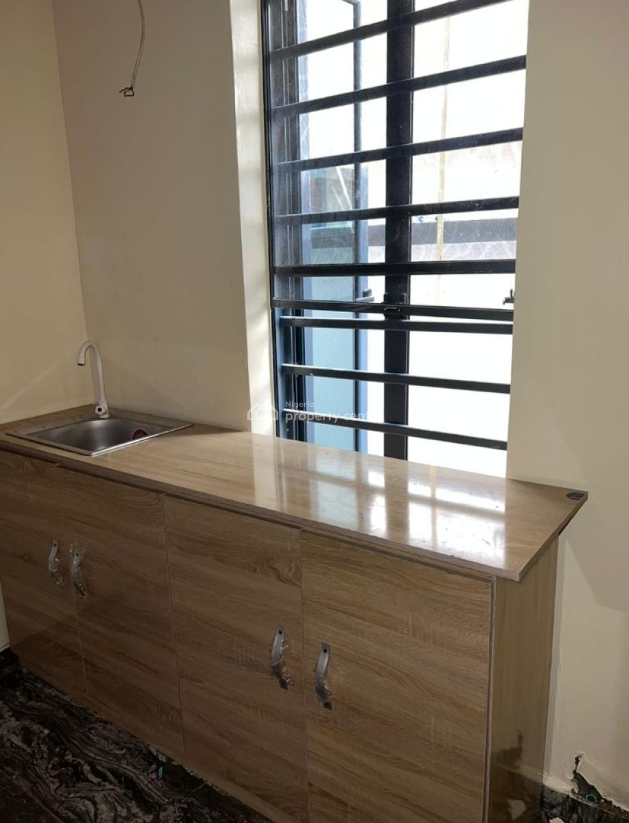 Spacious Studio Apartment Within a Secured Estate, Chevron, Lekki, Lagos, Self Contain (single Rooms) for Rent