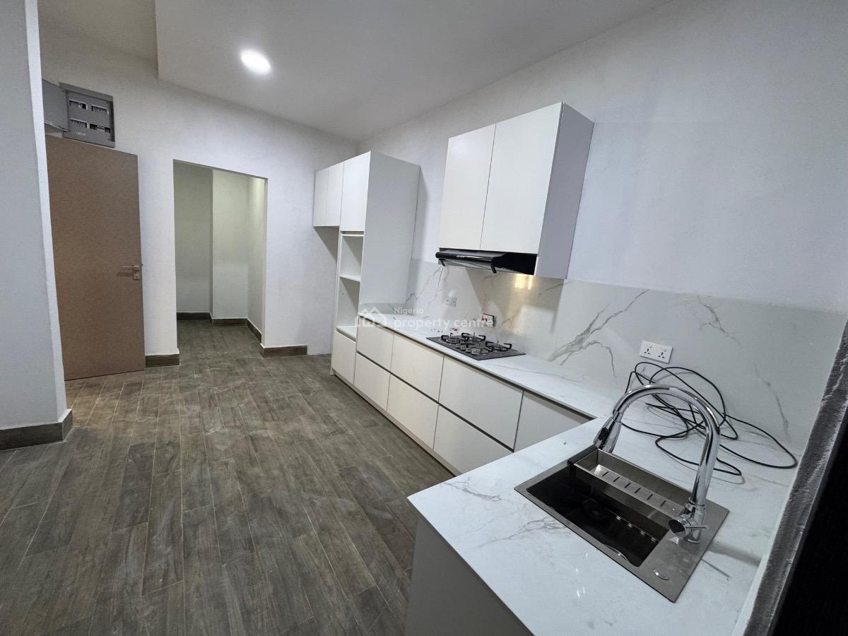 an Exclusive Deluxe 2 Bedroom Flat with Bq, Lekki Phase 1, Lekki, Lagos, Flat / Apartment for Rent