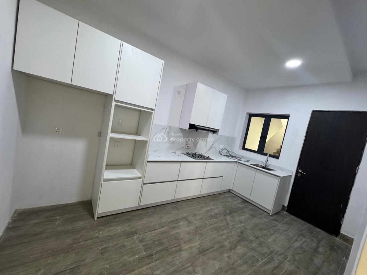 an Exclusive Deluxe 2 Bedroom Flat with Bq, Lekki Phase 1, Lekki, Lagos, Flat / Apartment for Rent